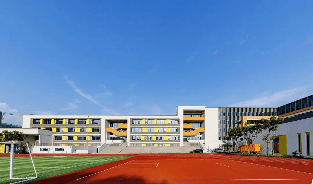 姚家荡实验中学姚家荡实验中学按照省一类标准建设,是一所全日制公办