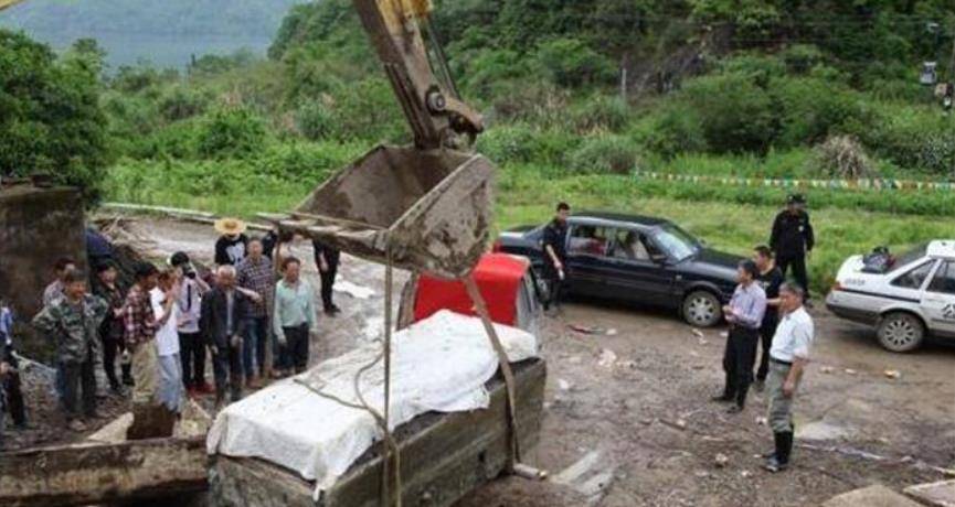 南京意外发现王安石父亲墓，考古专家正挖掘时，王氏后代赶来制止