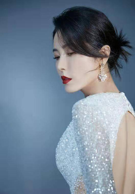 至今为止未婚的15位内地大龄女明星,最大的52岁,最小的34岁_杨钰莹