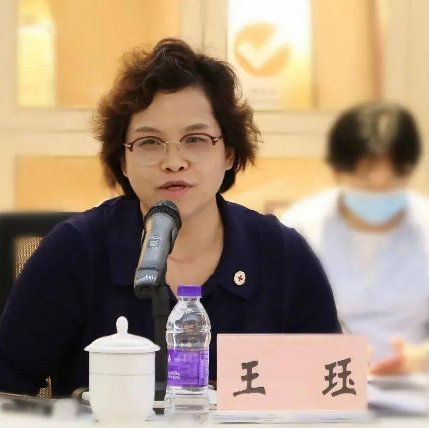 环球港商业集团助理总裁兼上海环球港总经理苗翠艳围绕今后如何在大型