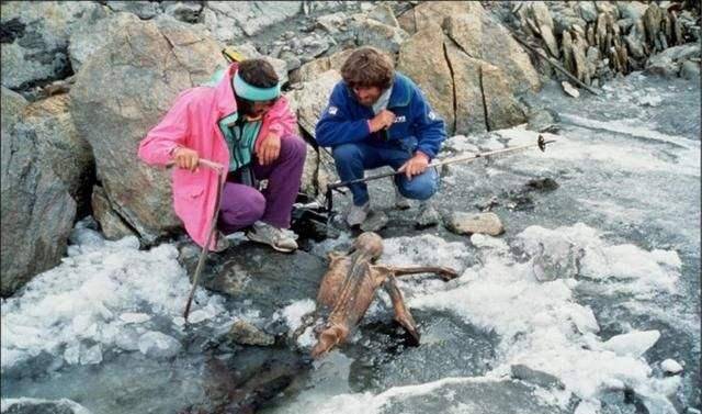 千米雪山发现古墓，墓中15岁少女被冻500年，解冻后有望复活