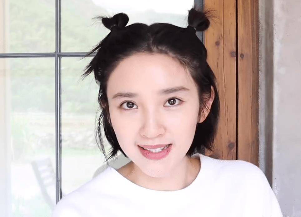 老实说,在《鹿鼎记》剧中,剧组化妆师自然是能给唐艺昕一层层铺垫妆容