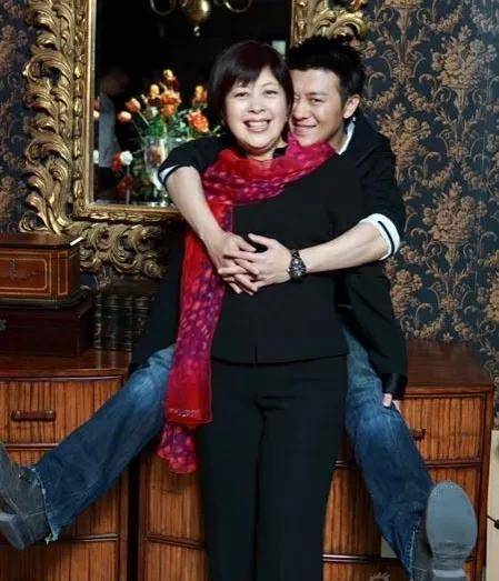 18年都捧他不红,为何与这女导演一个举动红了_李小婉_林雨申_李少红