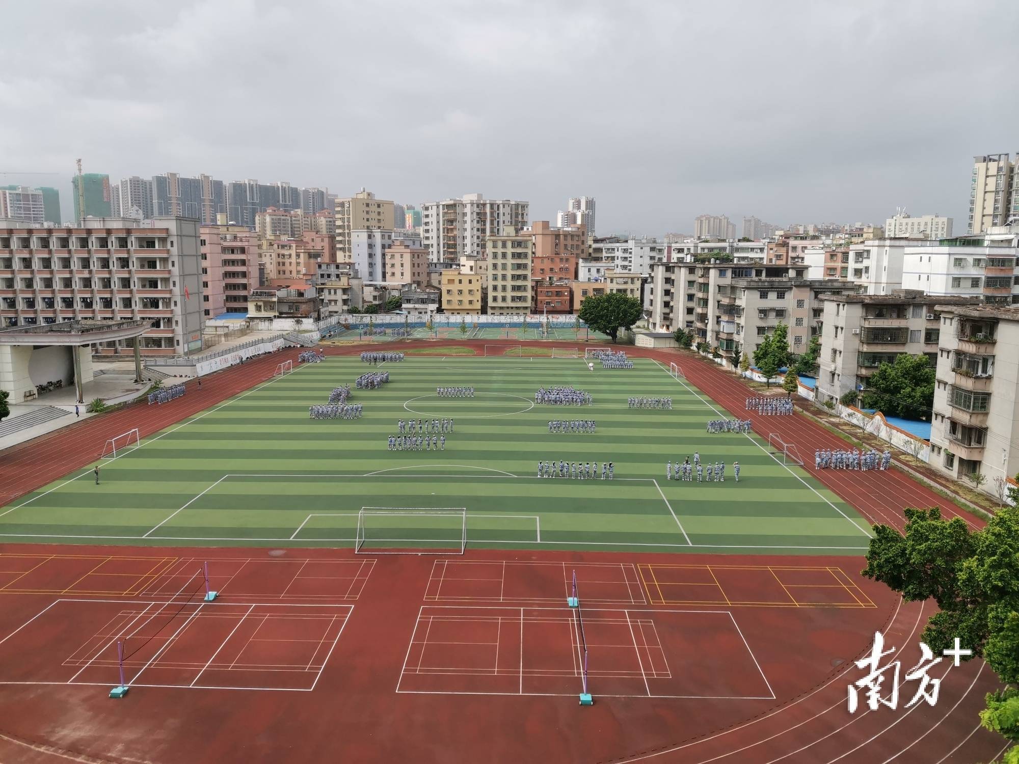 新建城西时代小学,增设城东中学教学楼,城北中学教学楼,扩建石角镇