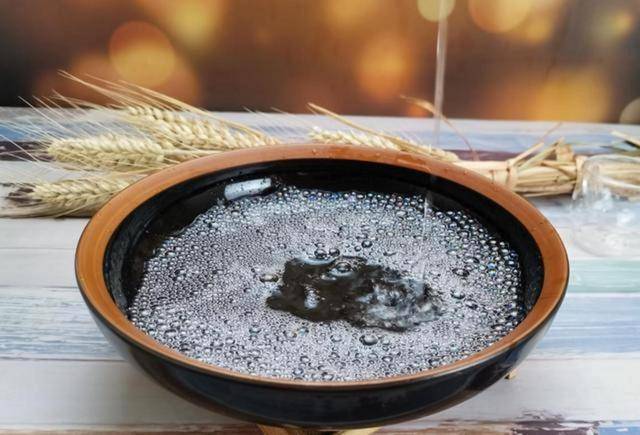 的"咄咄怪事":茅台酒没人不爱,但酒桌上常见这3款_王绍彬_大泉源_情怀