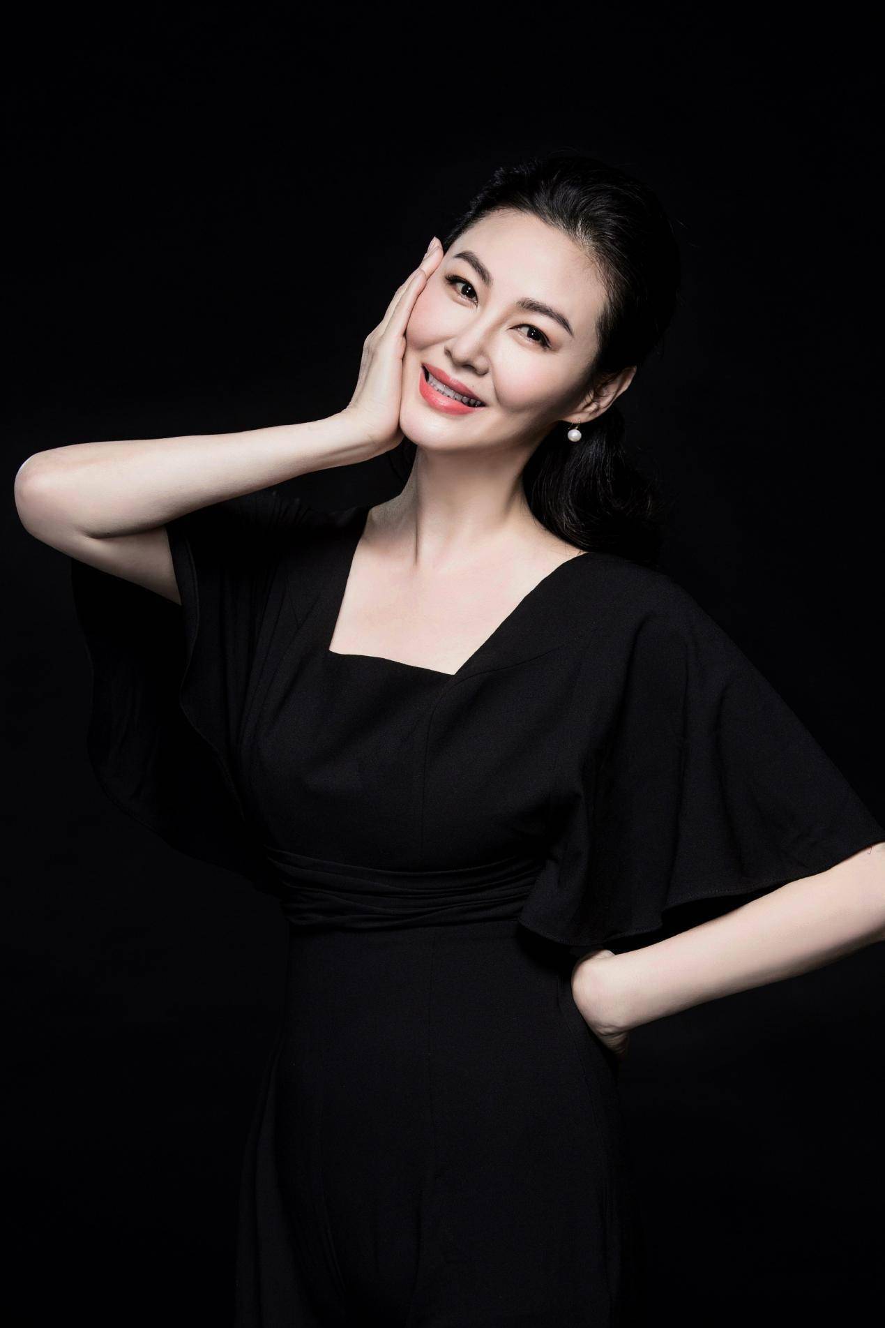 王思懿:凭《水浒传》火遍全国,和丈夫闪婚闪离,52岁未婚没孩子_潘金莲