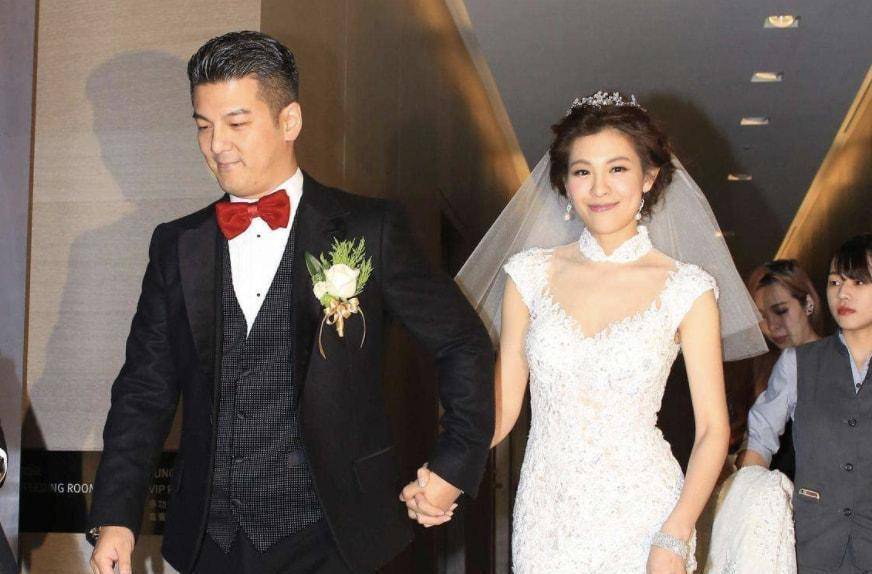 前任夫妻大方同台,贾静雯貌美如花前夫老了,是否后悔对前妻刻薄_豪门