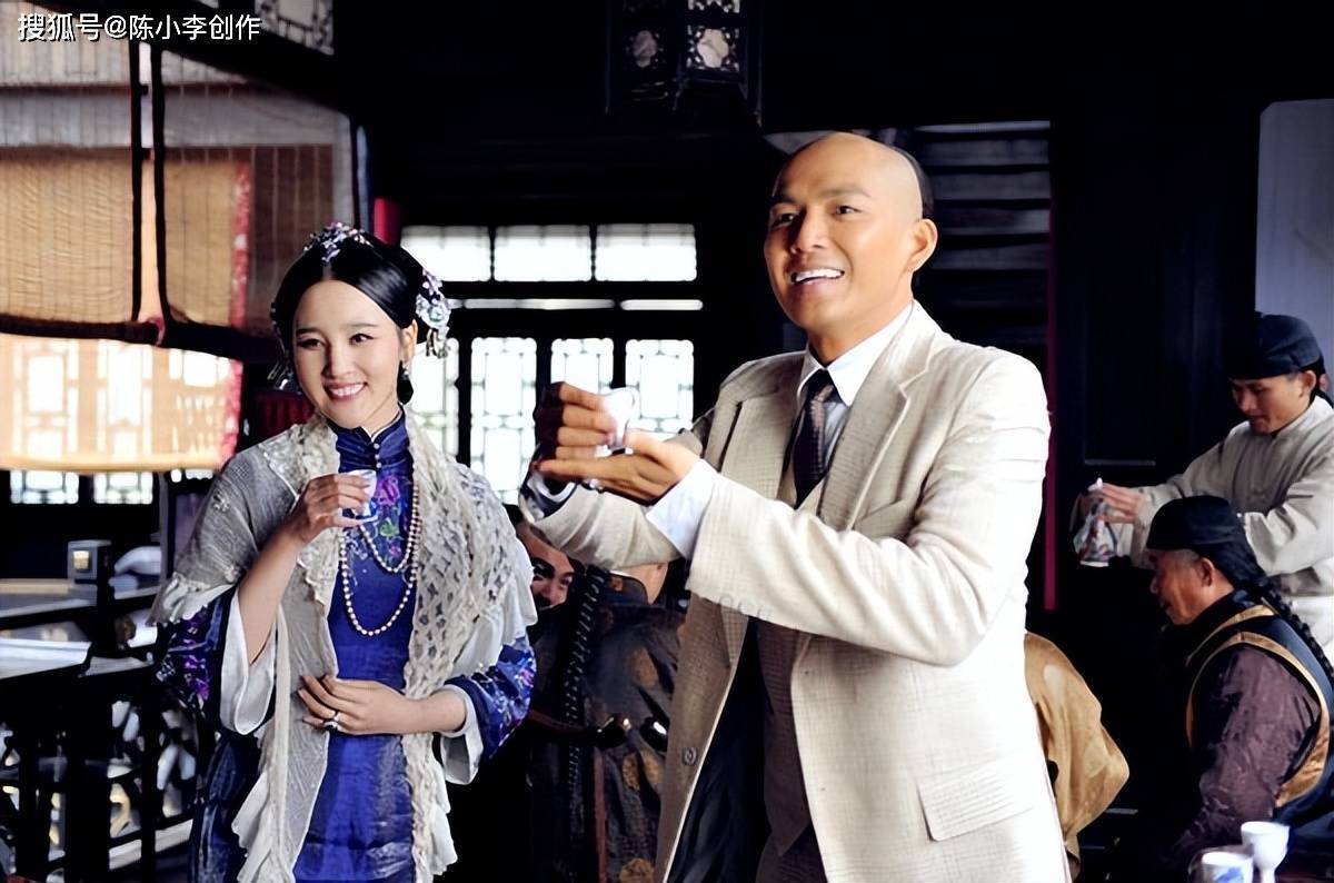 《十月围城》不是真实事件,却讲述了最真实最动荡的的那段历史.