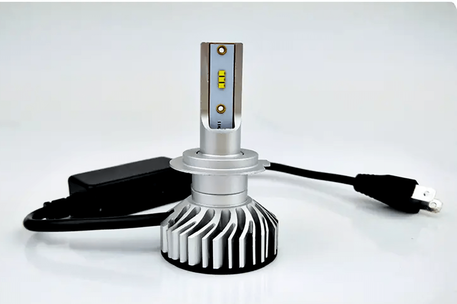汽车大灯中:卤素、氙气、LED、激光有什么区别?该怎么选择车灯?_搜狐汽车_搜狐网