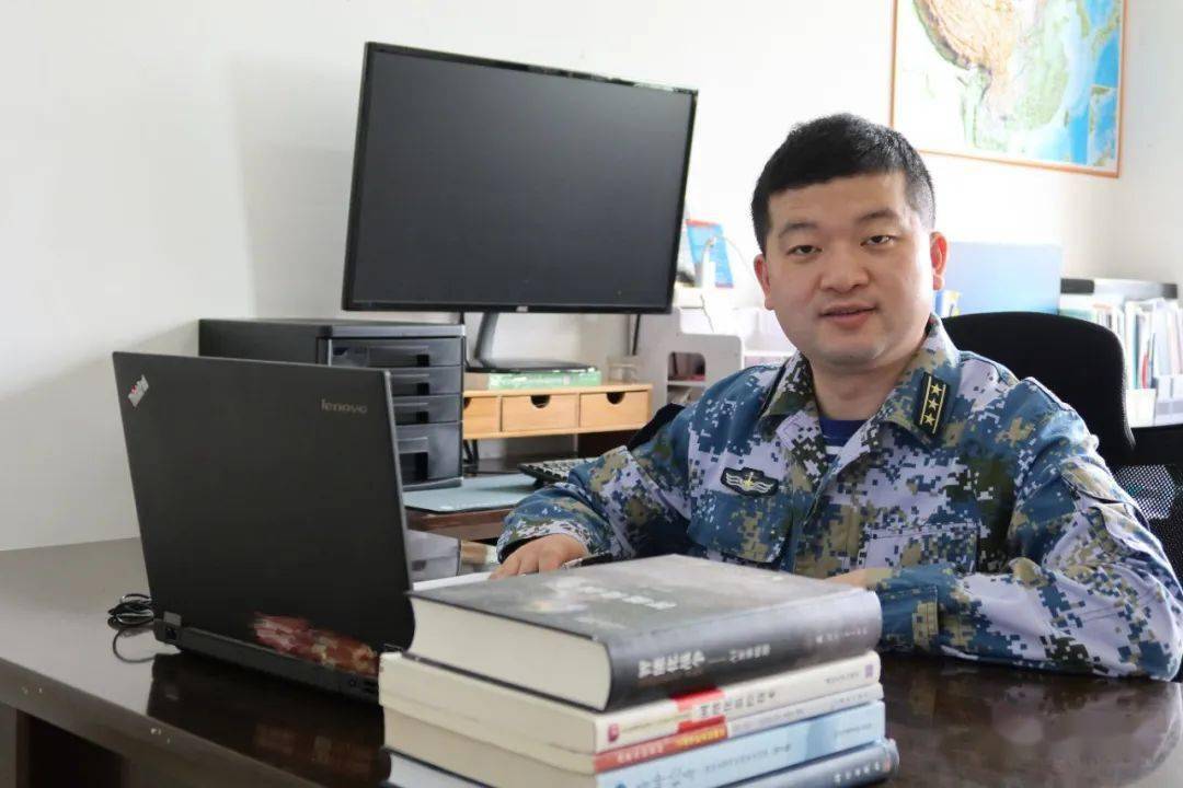 海军十杰青年风采 | 李厚朴:观天探地,触摸深蓝的纹理_部队_卫星_战场