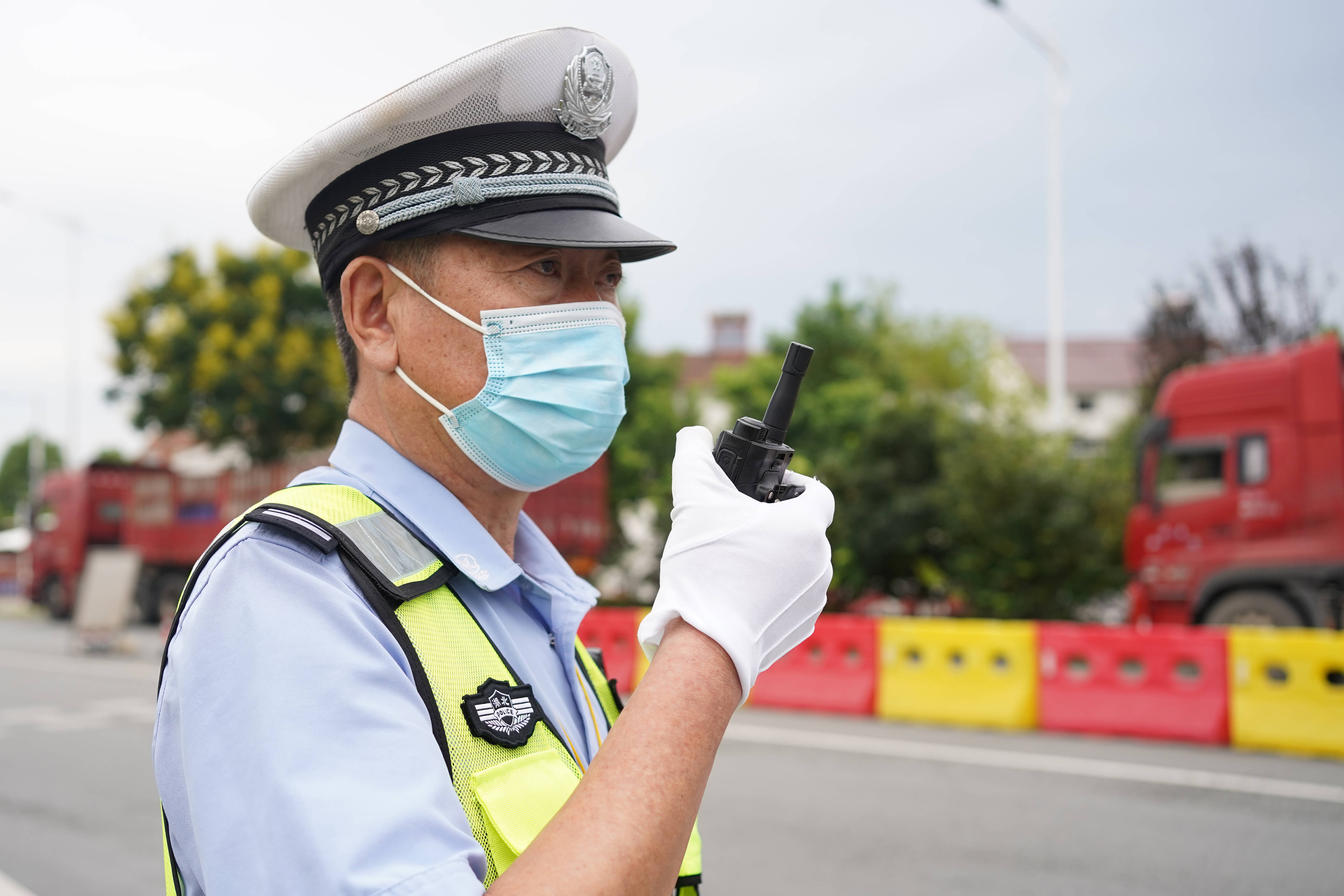 丁国顺:连续护学27年 宜城这位老交警交上"结业答卷"_交通_人民_使命