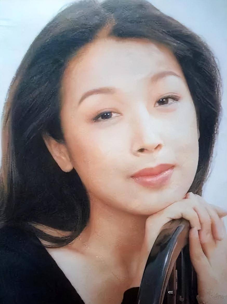 著名歌手孙悦:当红为爱隐退,嫁富豪生冠军儿子,如今近况如何?