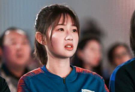 18岁就退役的足坛美少女熊熙,她的现状如何?_父母_足球生涯_中国女足
