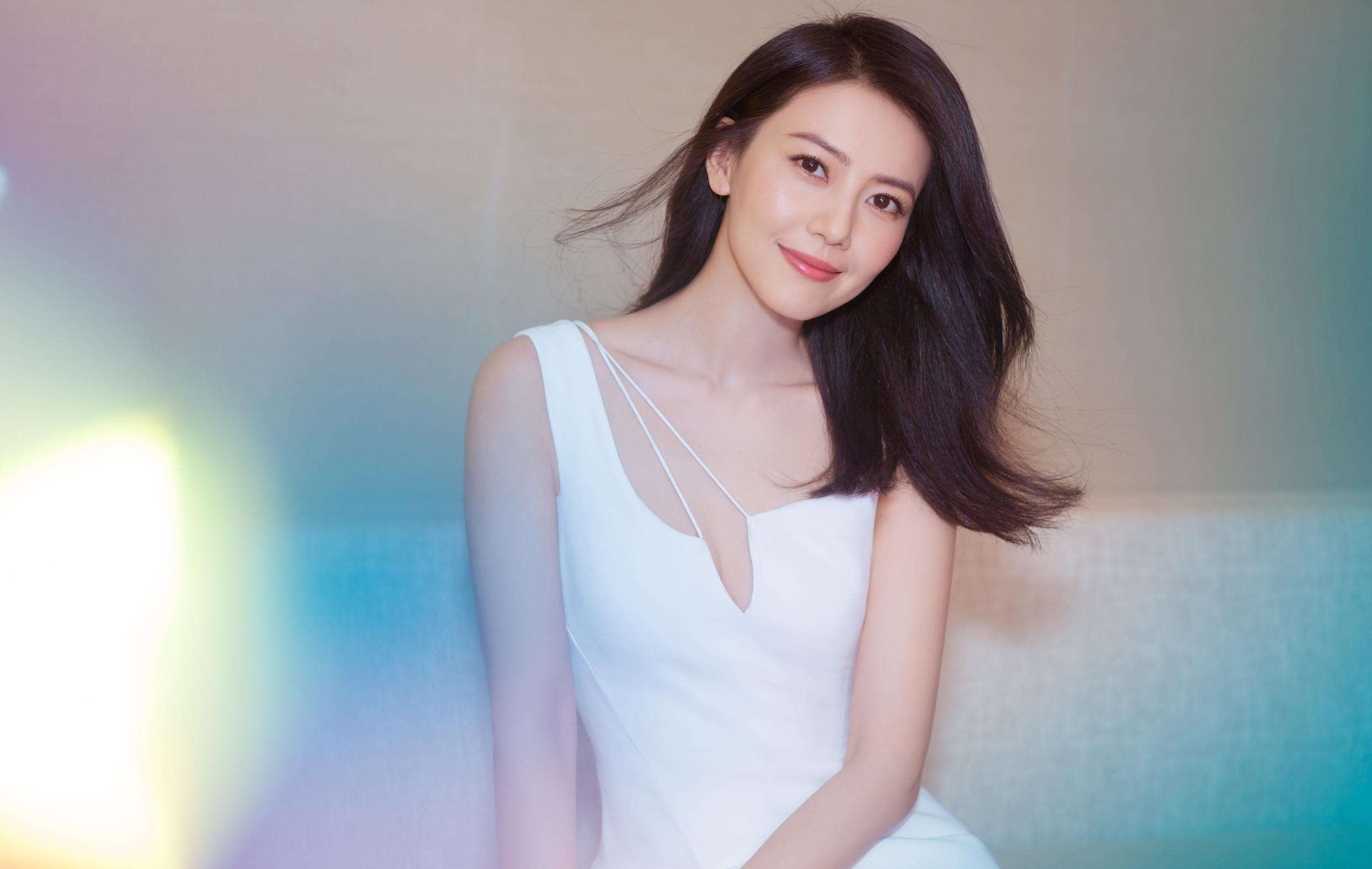 女神高圆圆,早年的情史坎坷多次误当三,最后遇到真命天子?