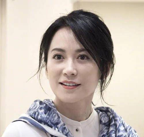 5位极品未婚女明星,各有各的苦衷,都不容易,最大52岁最小42岁_许晴