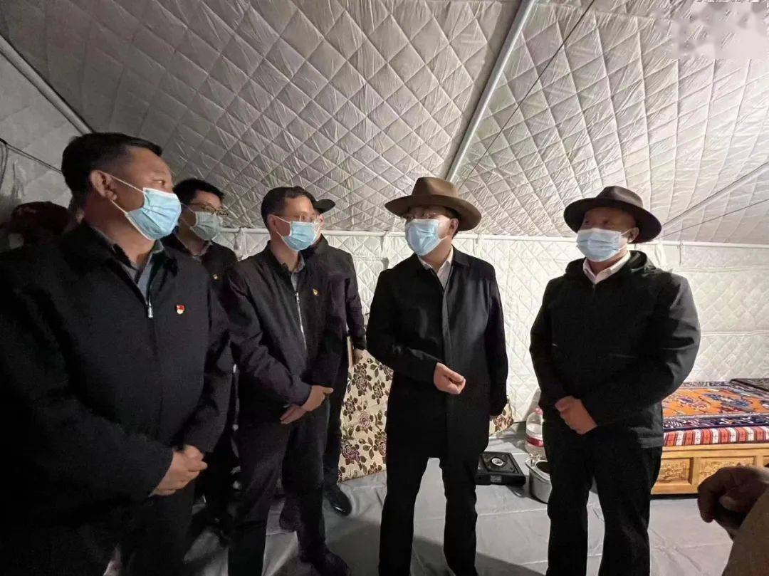 州委书记张晓军在玛沁县拉加镇调研时强调:_防控_疫情_群众