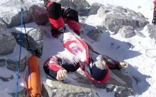 珠峰上300多具遗体,大部分有名有姓,为什么无国家及家人取回?