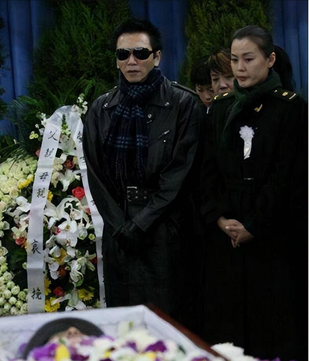 "三姨太"潘星谊:22岁走红,29岁撞碎鱼缸身亡,成父母余生之痛_父亲_一