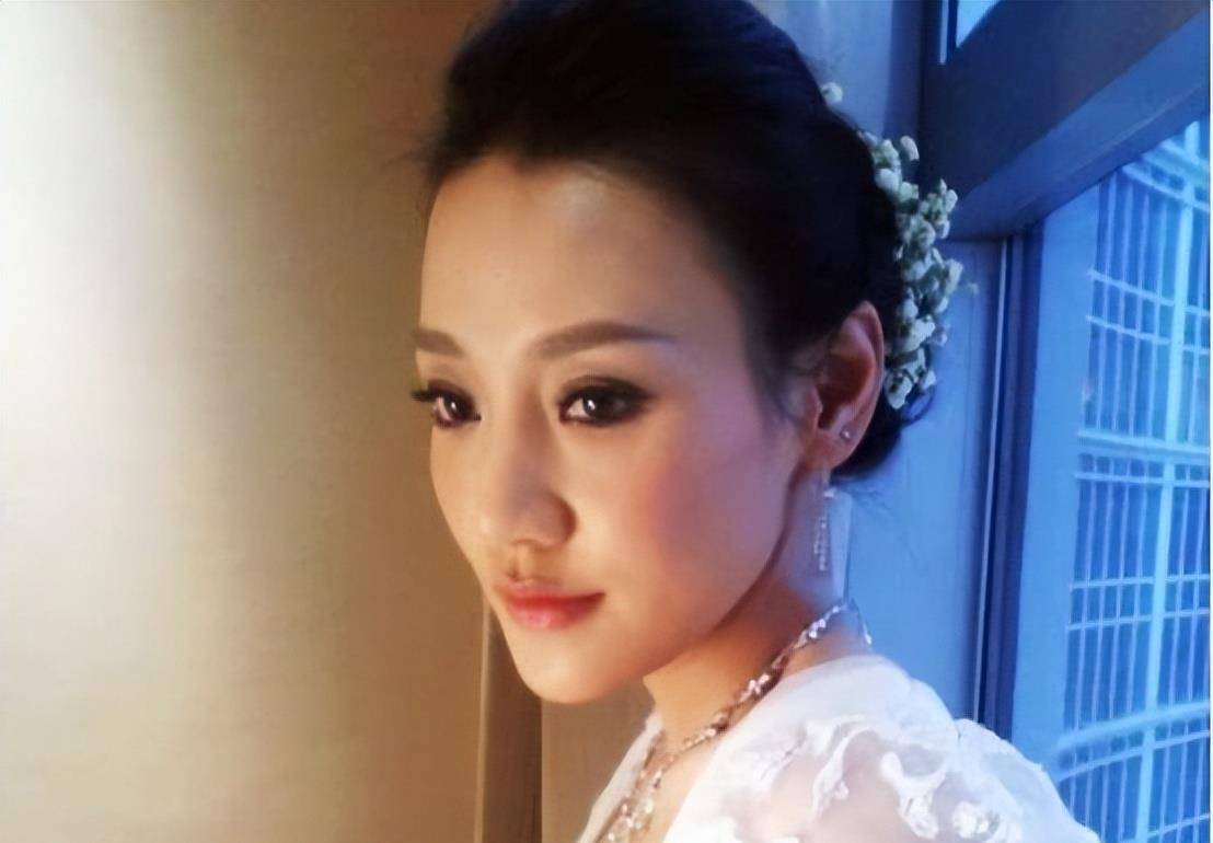 "三姨太"潘星谊:22岁走红,29岁撞碎鱼缸身亡,成父母余生之痛_父亲_一
