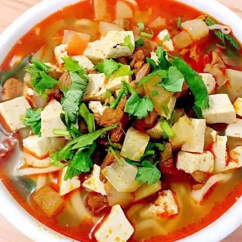五香花生米,菜包子,黄金饼,煮鸡蛋,南瓜粥,豆粥午 餐臊子面,圣女果晚