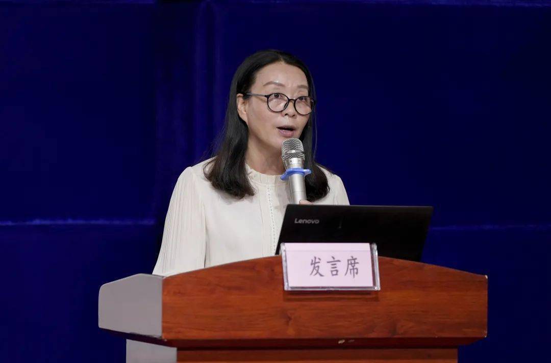 会议还安排了四个项目学校经验分享,分别是:沙溪镇圣狮小学校长黄慧芳