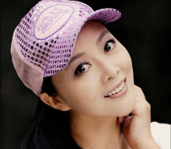 演员梁丽:从女一号到“通缉犯”,两婚两离,她的人生现状如何?_母亲_兰花花_事业