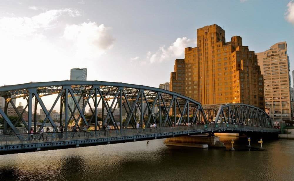 上海具代表性的古桥，距今百年历史，是上海现代化和工业化象征
