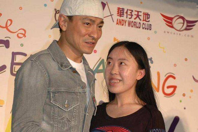 她陪伴刘德华26年,42岁仍未婚,眼睁睁看着他娶了别