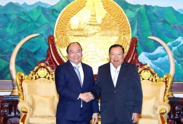 而且老挝最开始党政军高层,很多都来自越南,正是因为如此,所以老挝到