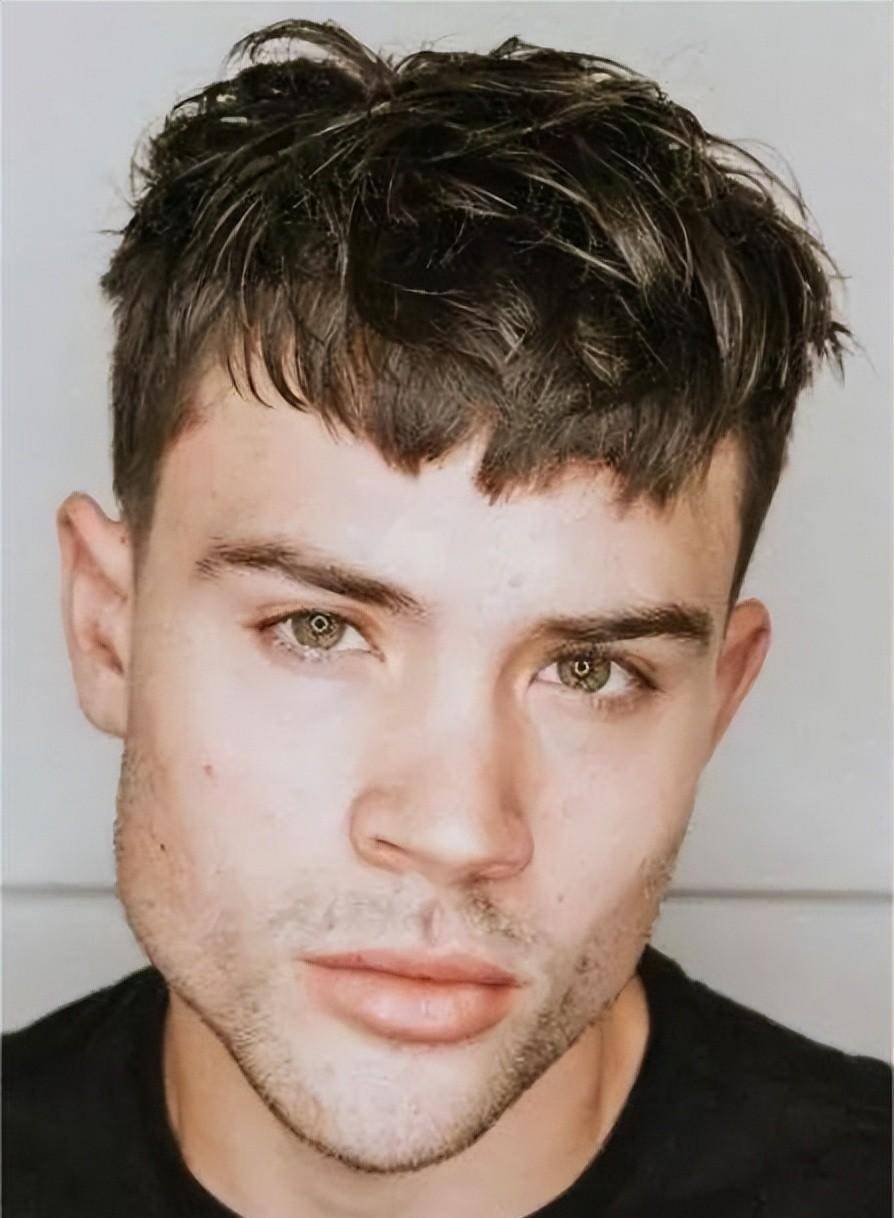 建议中年男人少留这3种"油腻发型",显老!