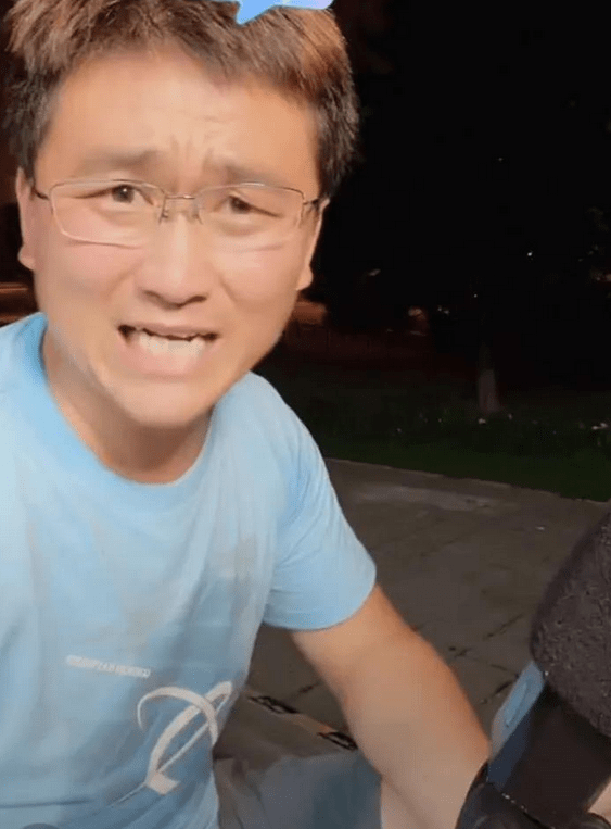 网红演员姜涛:装疯卖傻获千万身价,为何如今却被全网嘲讽_销售_表演