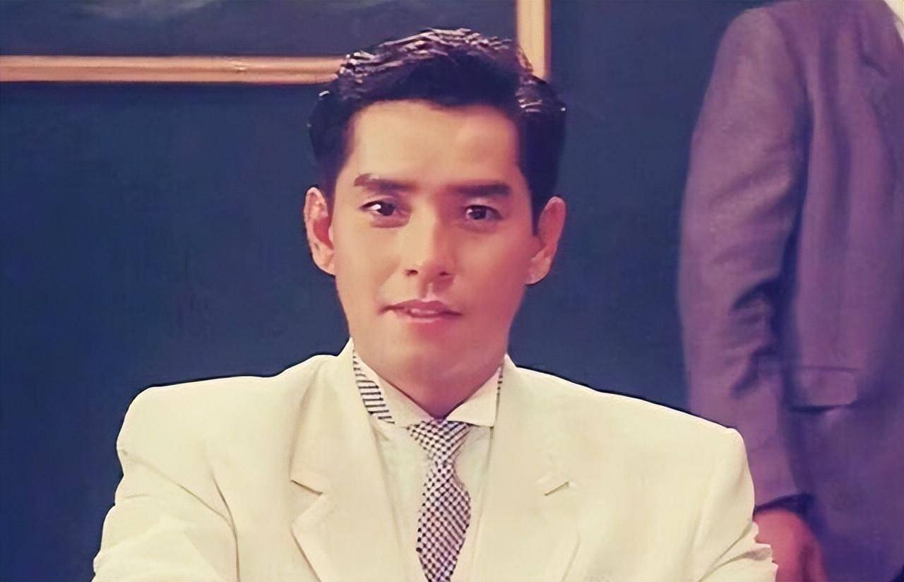 谭咏麟妻子杨洁薇:丈夫找红颜知己生子,遁入空门14年,现状如何_朱咏婷