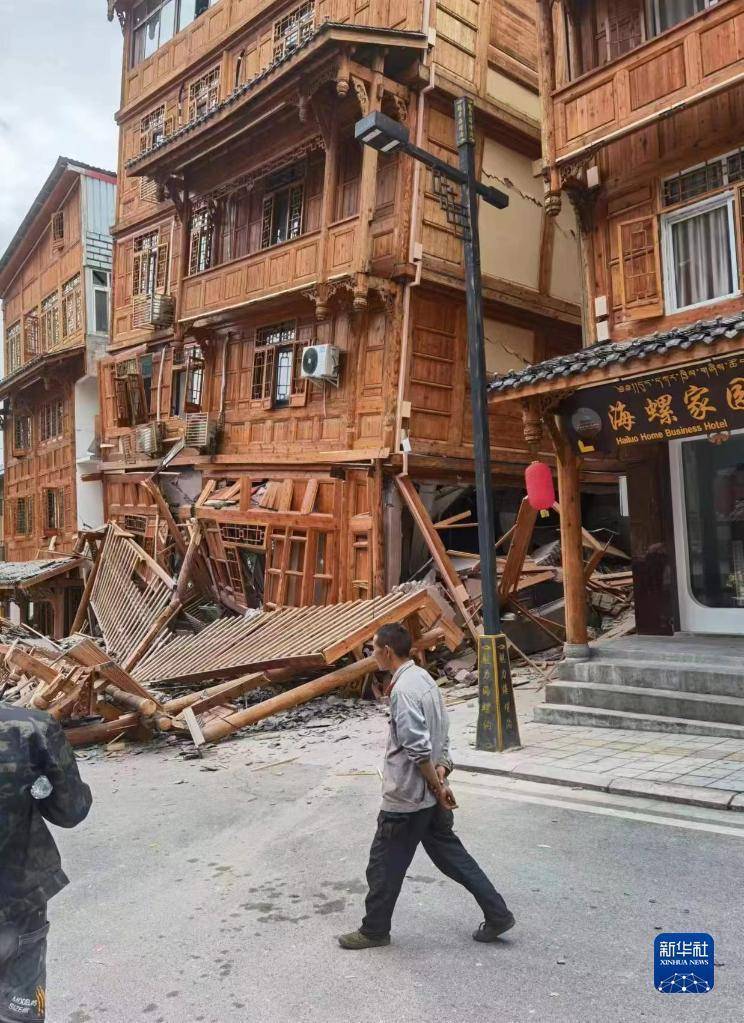 四川泸定地震已造成65人遇难