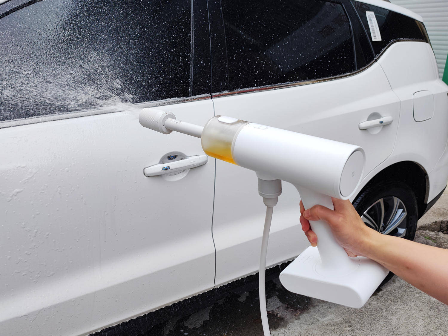 小米发布洗车配件,米家无线洗车机体验,无需外接电源,单手操控_搜狐