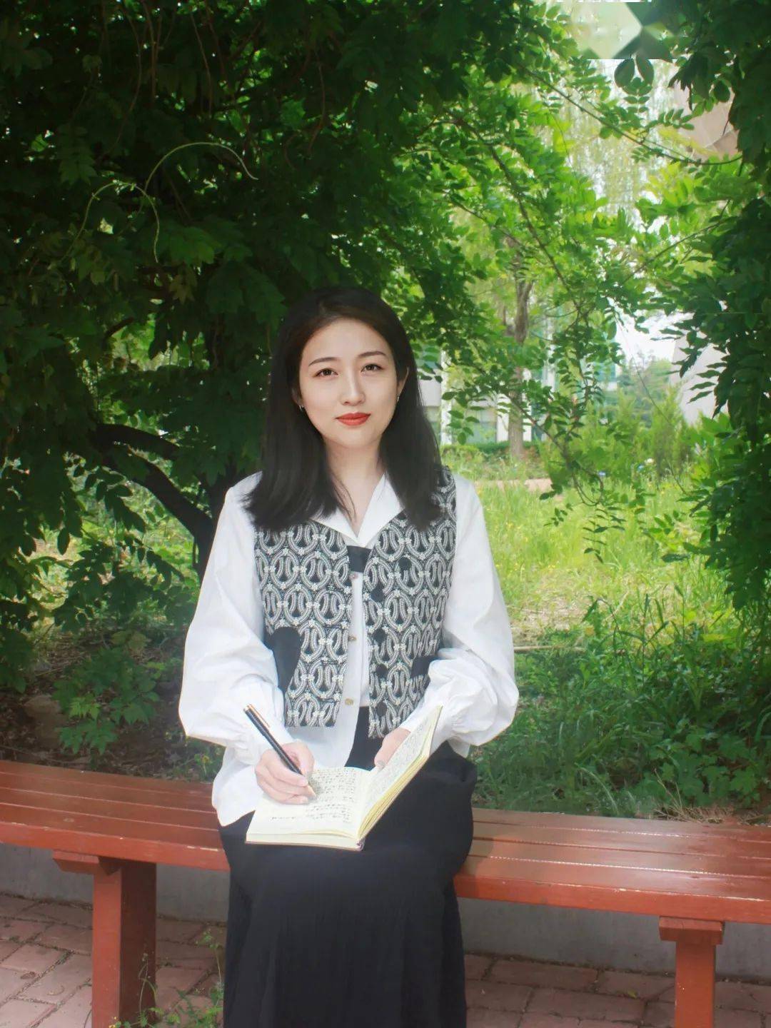 孙洁现代艺术学院祝22级的"萌新"在大学里都能快快乐乐学习,开开心心