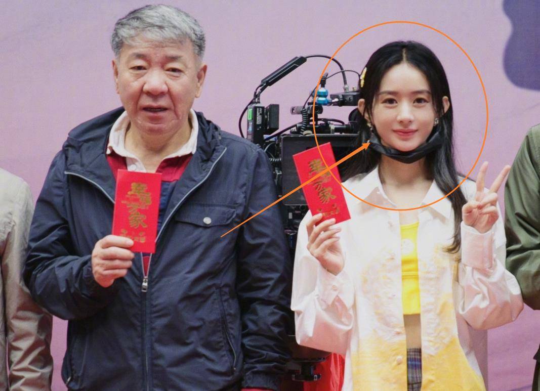 开机现场,赵丽颖与郑晓龙合照,无精修颜值引关注_影视剧_合作_状态