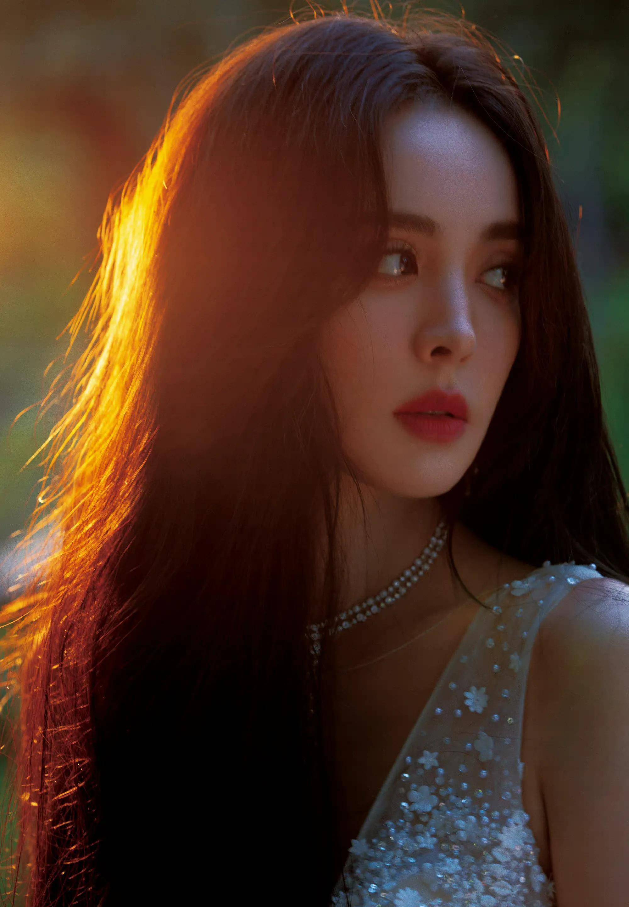 古力娜扎晶钻长裙造型,身材火辣,美艳迷人_长发_袭晶_披肩