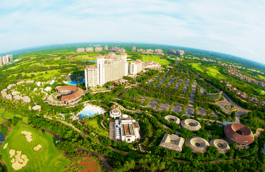 排名第一 海口观澜湖旅游度假区荣膺中国十佳高尔夫度假村_球场_挥杆