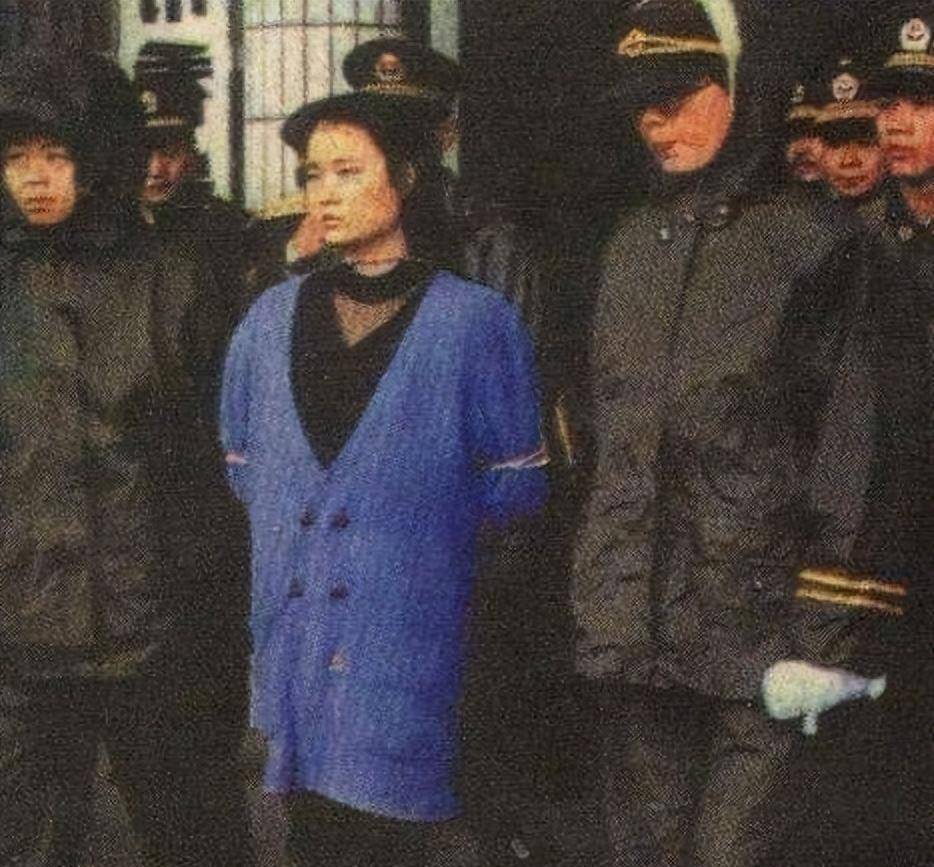 2005年"最美女死刑犯"枪毙后"复活,家属:她命不该绝_毕丽梅_蒋来义