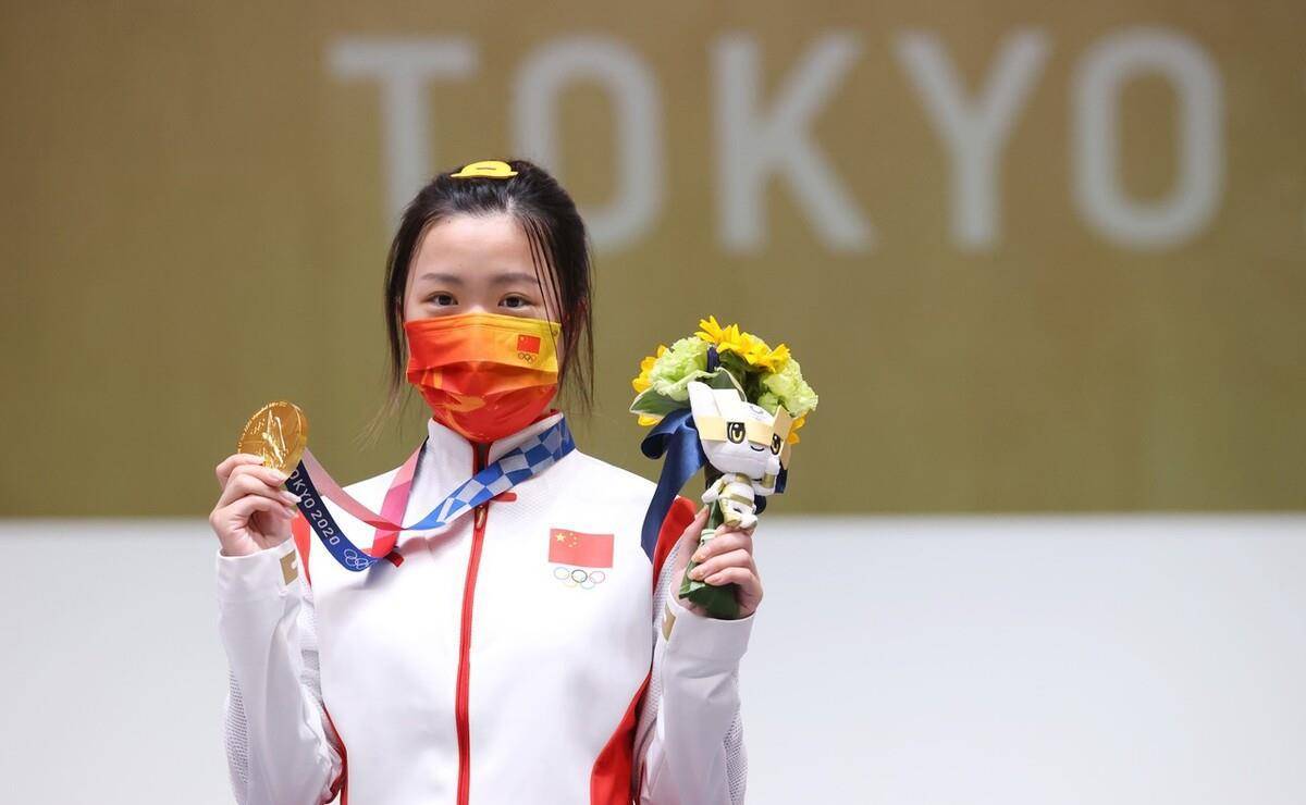 同样是染指甲,同样是戴手链和项链比赛,为什么只有刘诗雯被喷?