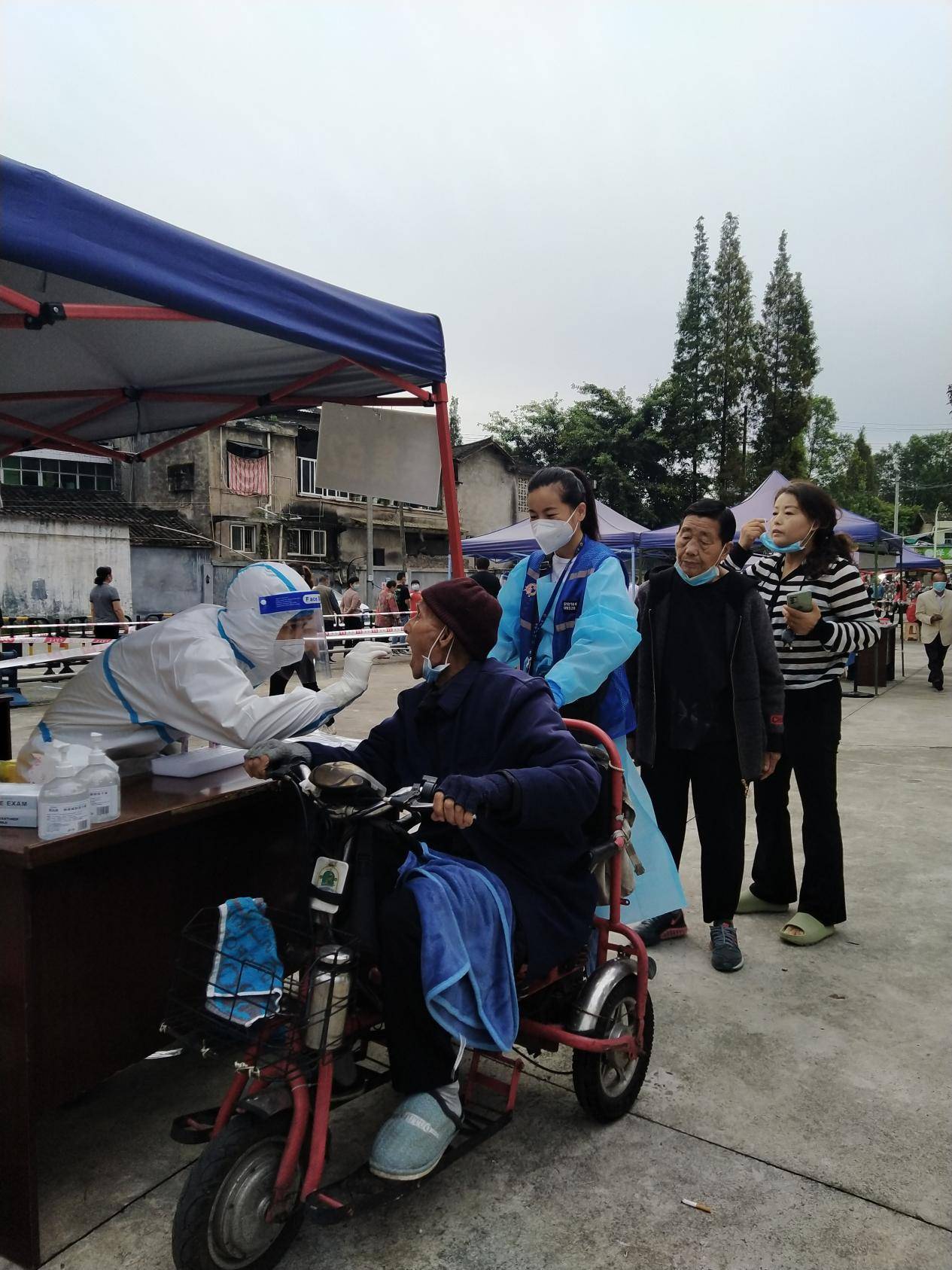 成都崇州微网实格构筑疫情防控大屏障