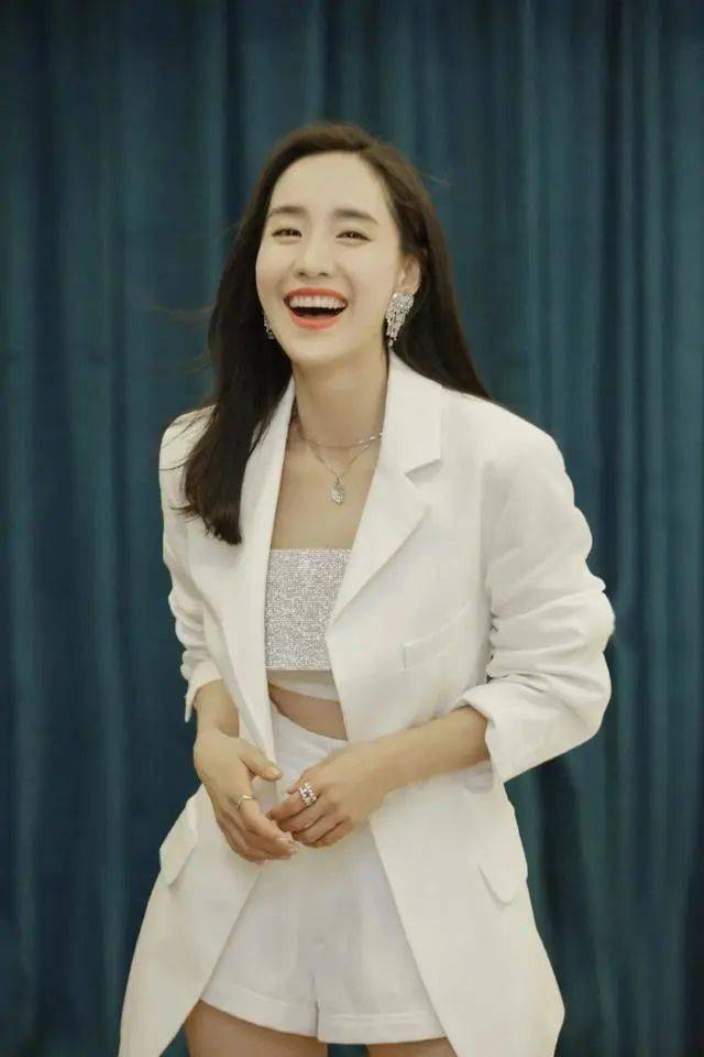 王智穿搭胆子真大!