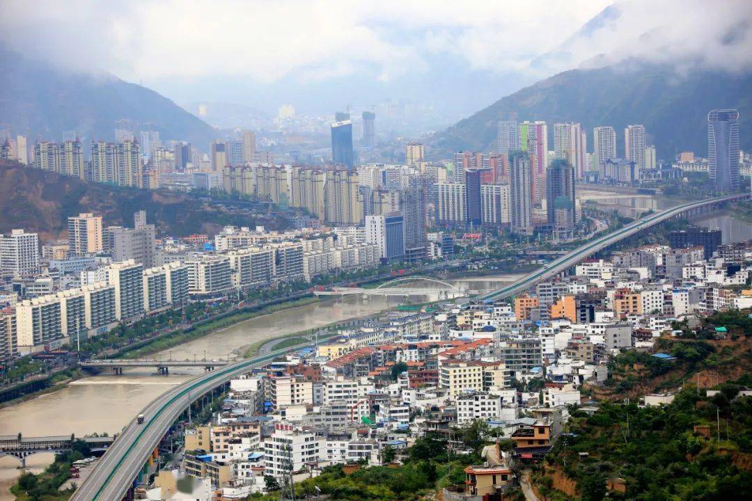 "我们这十年·陇南"⑥ | 积厚成势,强基固本向未来_发展期_交通_高速