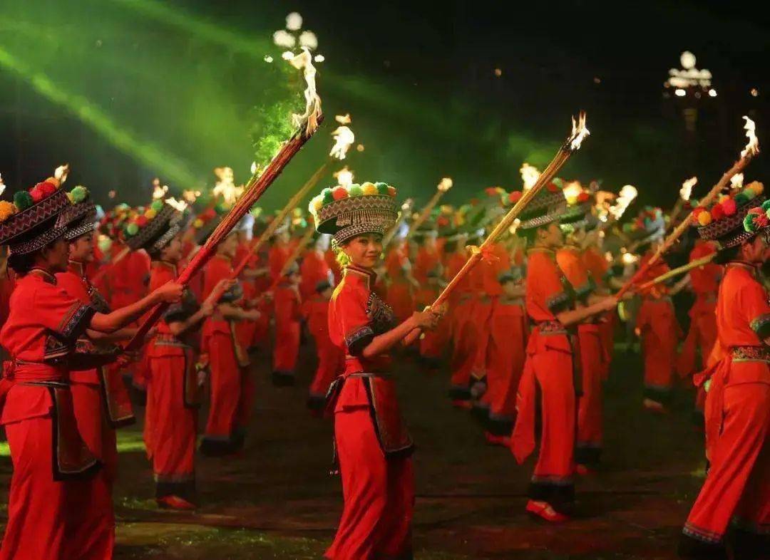 和你一起走进爱的火把节跳起你的舞蹈奏起古老的音乐与瑶族"阿贵"及"