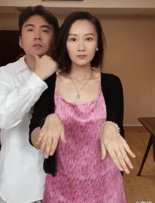 顺产生下二胎女儿的肖涵,近况身体恢复的很不错,虽然她已经是两个孩子