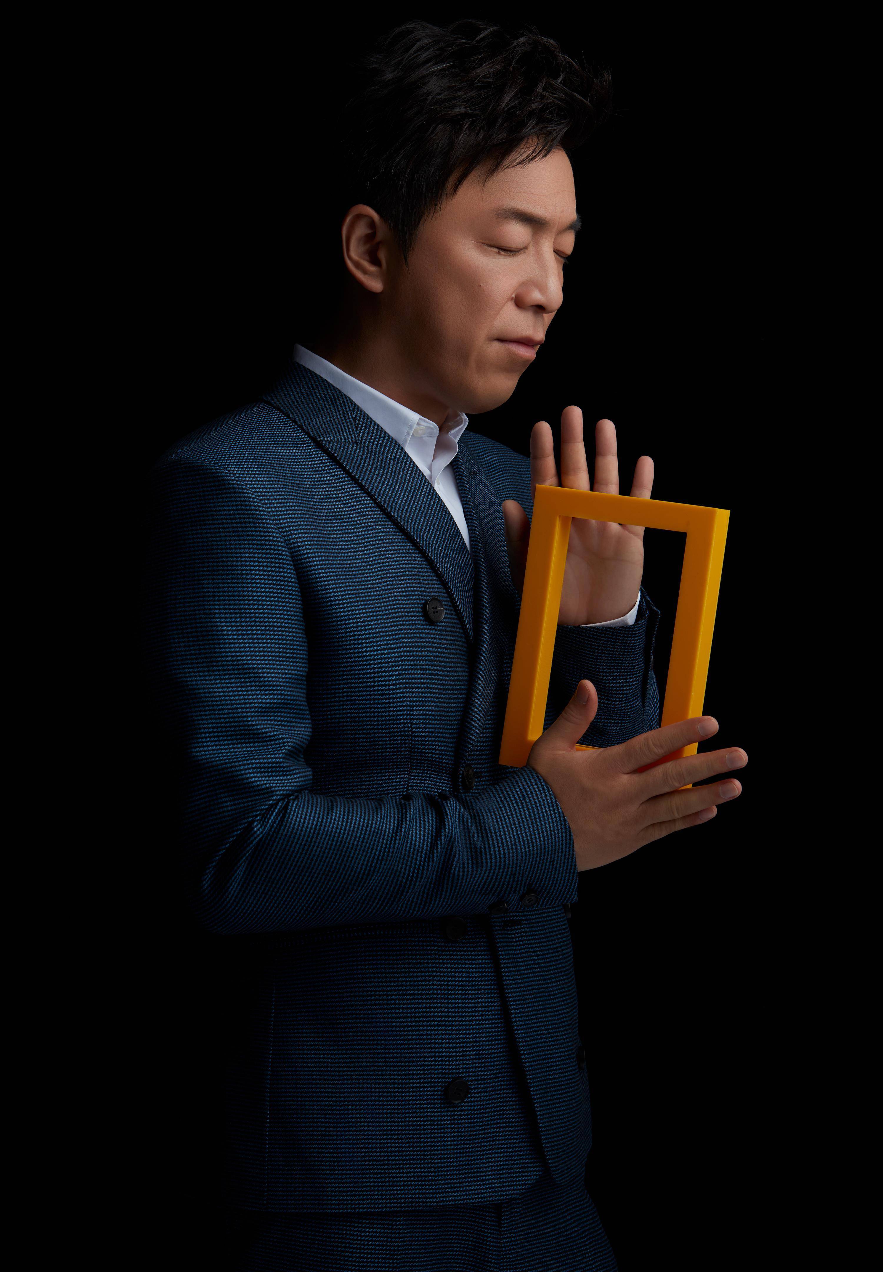 的确实因为黄渤太善于抓住表演机会店里有一段道哥打电话的戏本来没有