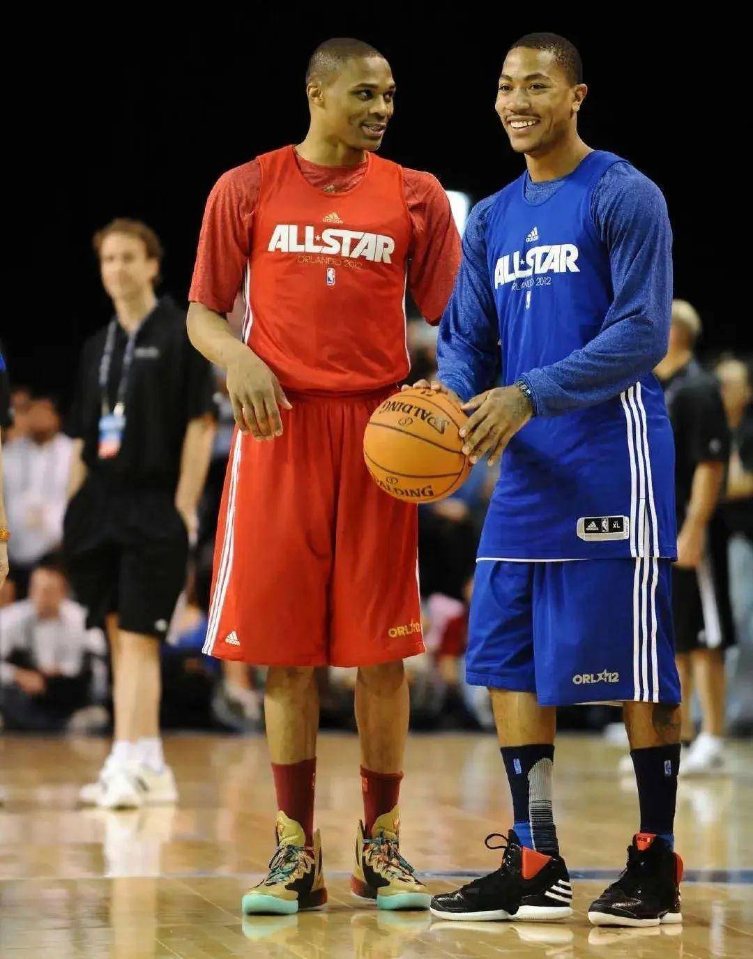 0,全明星正赛和赛季中后段,开始上脚adizero rose 2.5.