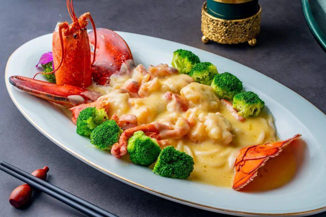 美味裙带菜 1份 38元蔬菜色拉 1份 38元【主菜】芝士焗波士顿龙虾2斤