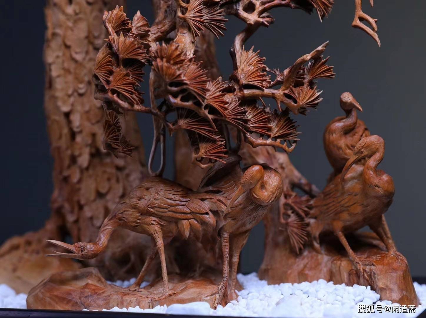 富贵长寿,松鹤延年,老山檀香木雕工艺珍赏_松树_紫檀_小叶