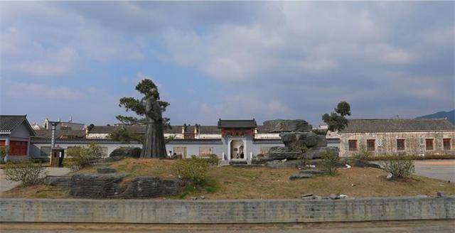 湖北第一豪宅,宅主娶六房妻后代百余人,他年俸45两白银如何建造_王明